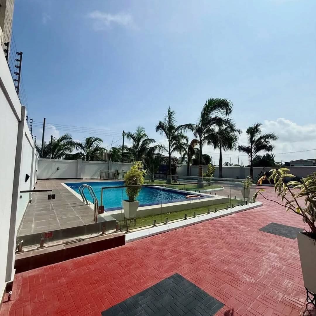 Executive Residence in Oysterbay with Private Pool